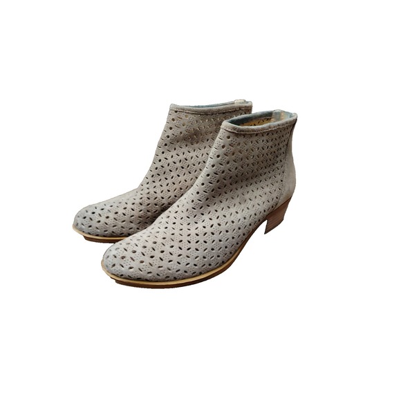 Lucky Brand Booties Womens Gray‎ 8M Basel 3 Laser Perforated Almond Toe Suede - Picture 1 of 13